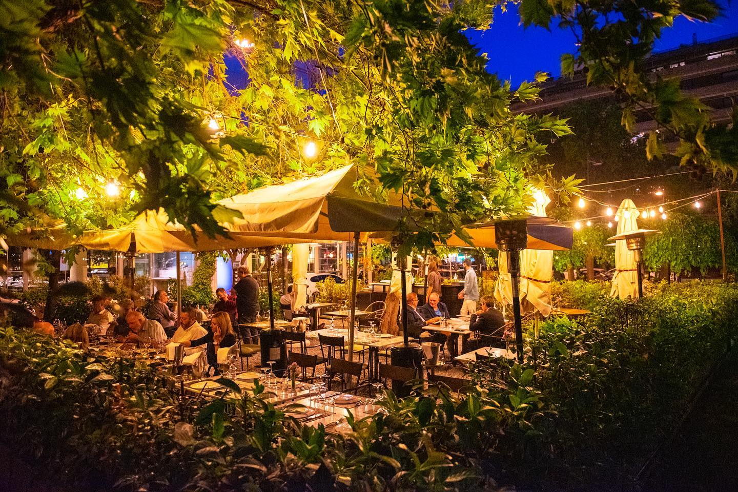 Best Garden Restaurants Athens / Vassilenas