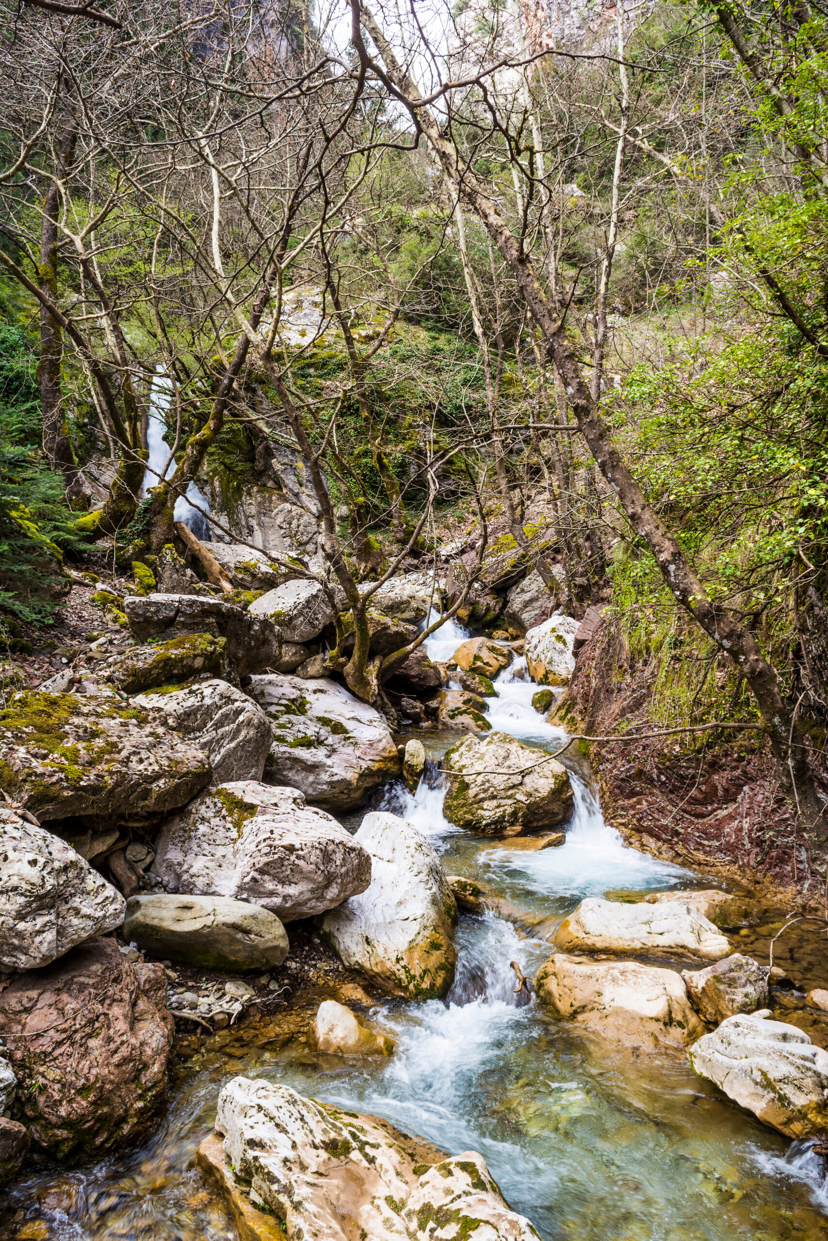 A waterfall and a cave: Natural beauty in central Greece| travel.gr