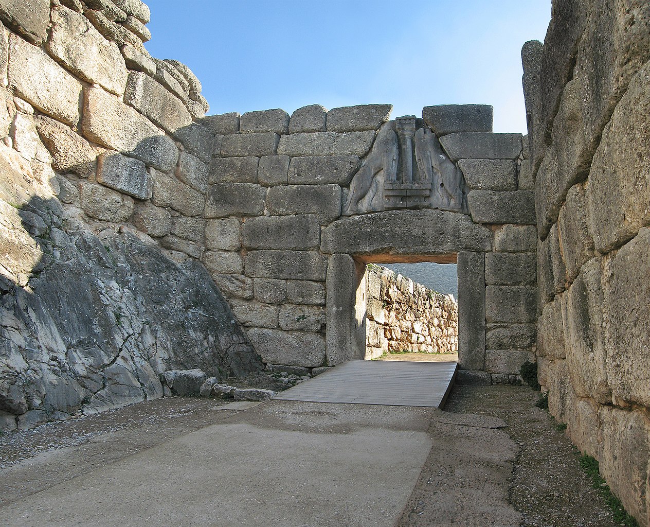 acropolis mycenaean walls