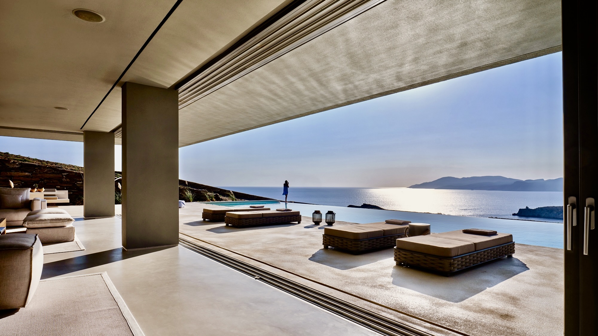 Top Luxury Homes Built into Rock in Greece / Ios