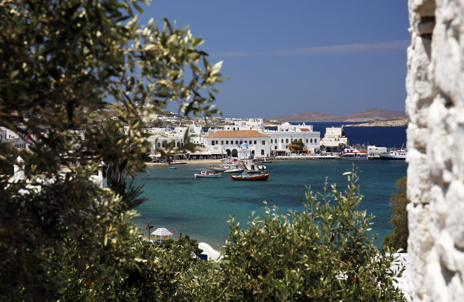 best time to visit mykonos to party